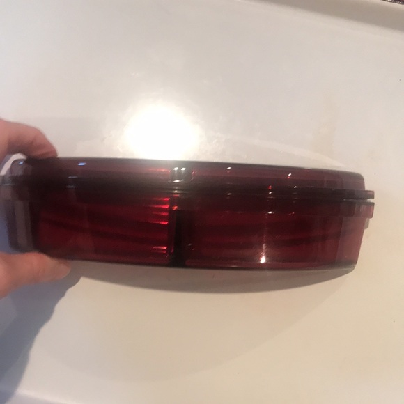 Tupperware Acrylic Divided Dish with Lid - Picture 3 of 9